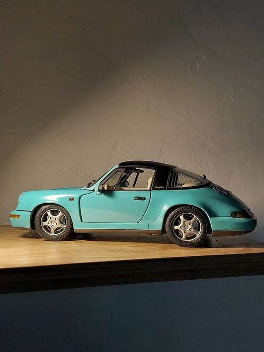 Модель 1/18  Porsche Carrera GT Maisto
