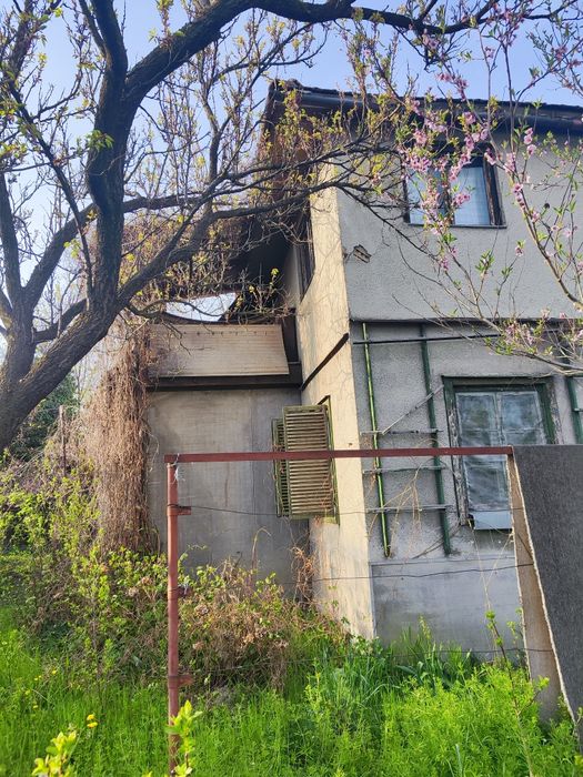 Продається земельна ділянка з будинком