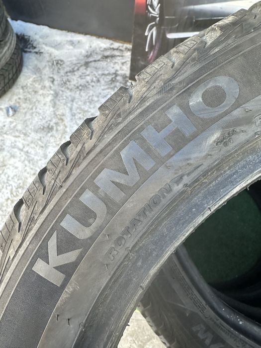 235/45 R17 Kumho Solus 22г комплект всесезонных шин.