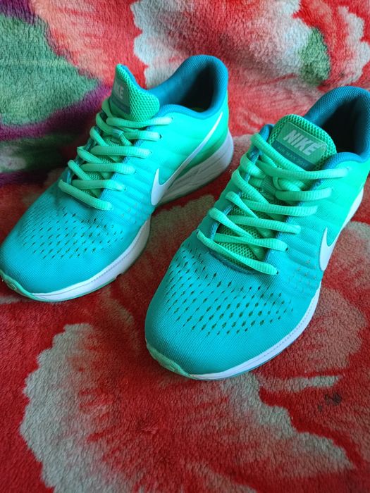 Продам кросівки Nike