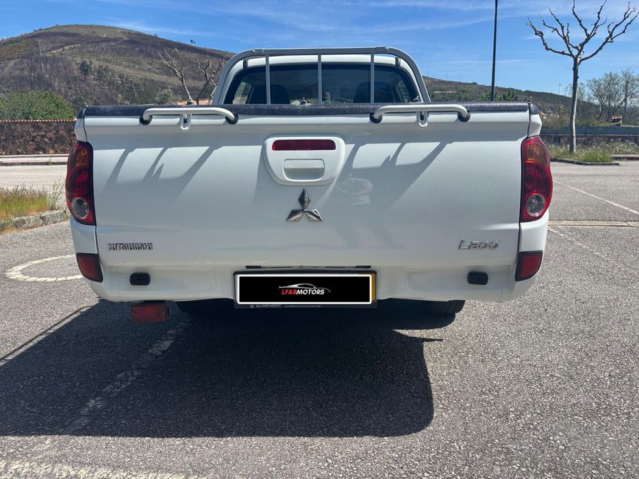 Mitsubishi L200  …..