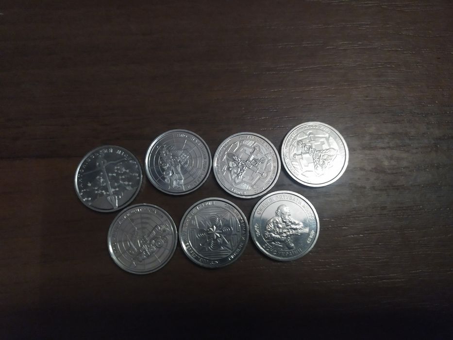 Продам монетки по 10 юань.