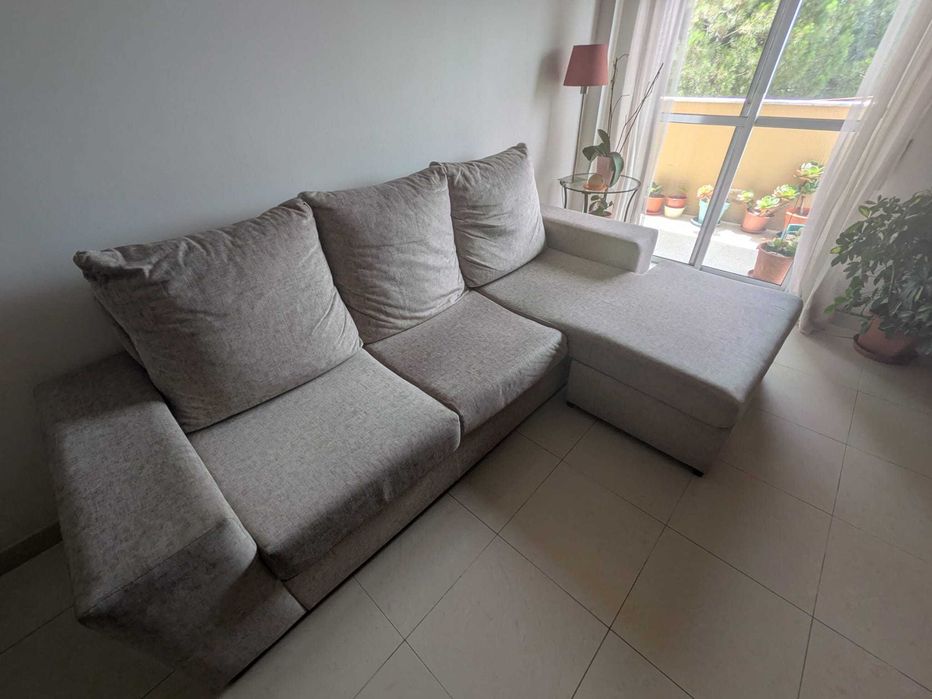 Sofá com chaise longue