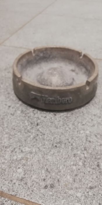 Popielniczka dla kolekcjonera marlboro
