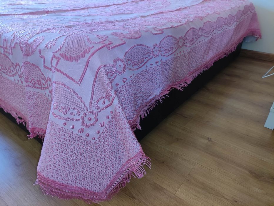 Colcha bordada para cama