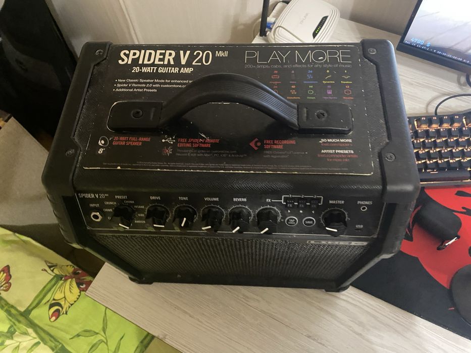 Продам комбопідсилювач Line 6 Spider V20