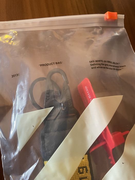 Off-White Porta Chaves com Ziptie