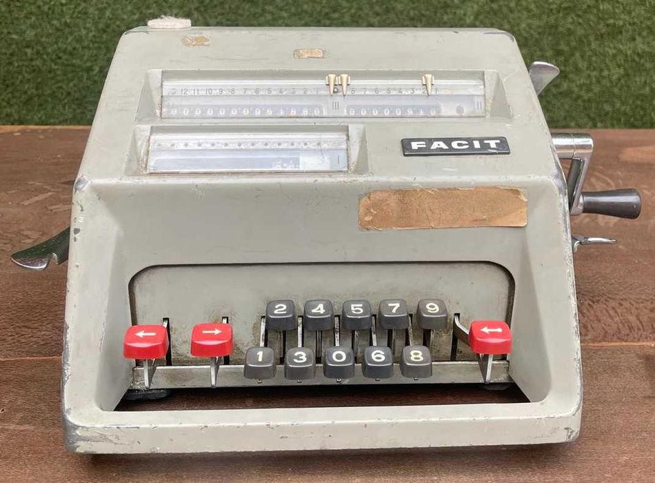 Máquina de calcular antiga da empresa Sueca "FACIT".