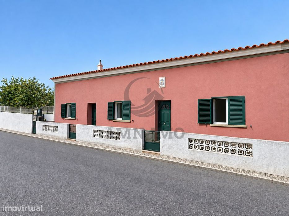 Casa térrea T4, c/2 terrenos – Salir