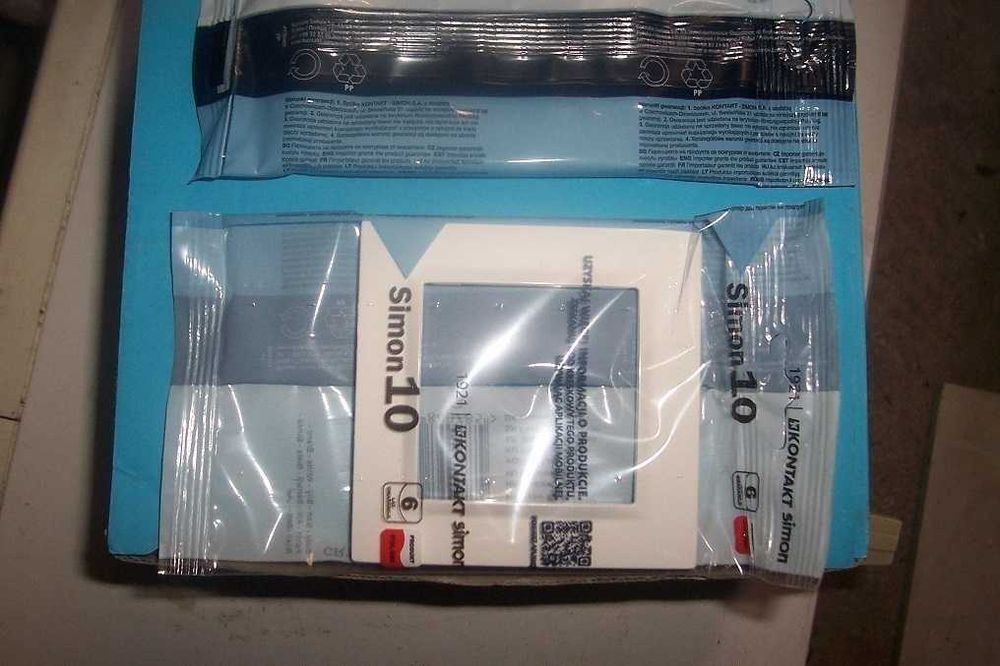 Ramki do gniazdek i włączników elektrycznych SIMON 10