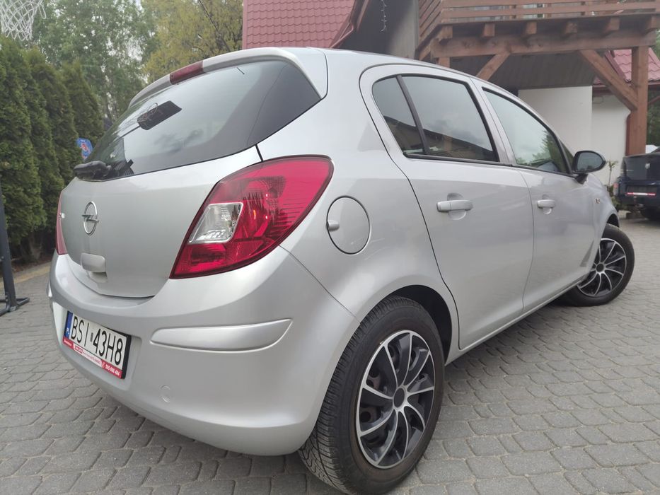 Opel Corsa 1.2 benzyna  80kM 2009r Klimatyzacja już Zarejestrowany