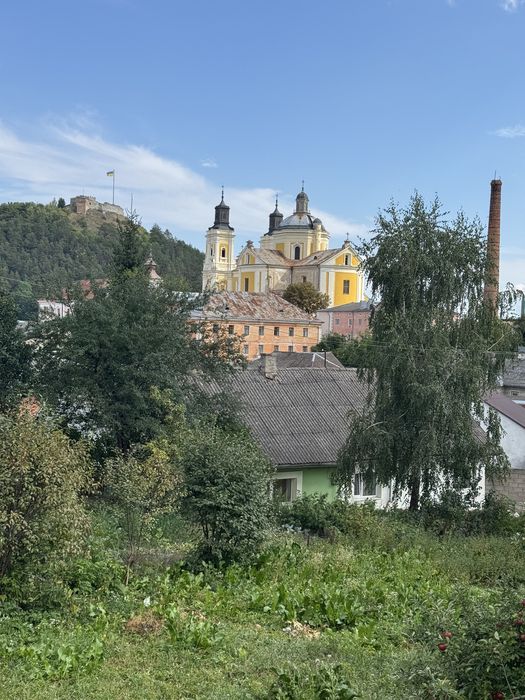 Частина будинку поруч з академією та коледжем , центр Кременець