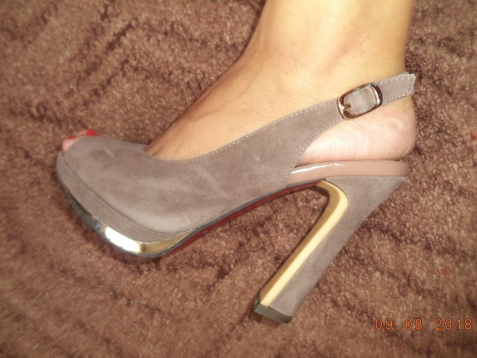 Босоніжки замшеві туфлі взуття і 38 розміру