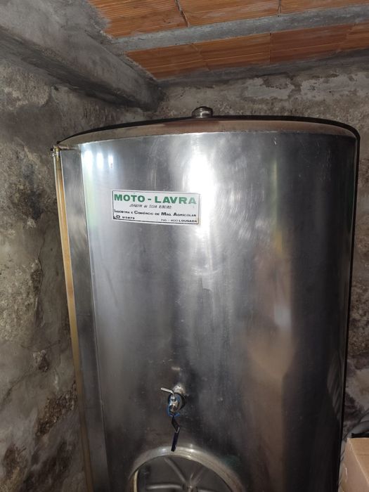 Vendo cuba 1000 litros moto-lavra