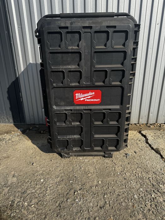 Duża skrzynia na kołach Packout Milwaukee