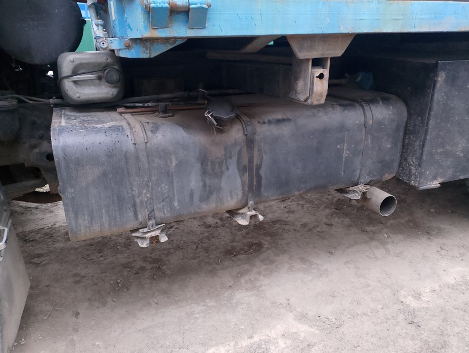 Продам два баки 1 камазовський 300літрів 2 Урал 300літрів