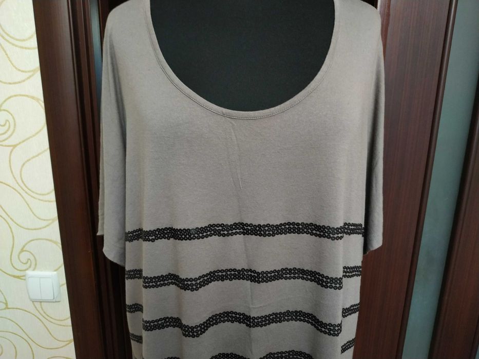 футболка Etam с паетками 62-66  большой размер ОБ 144