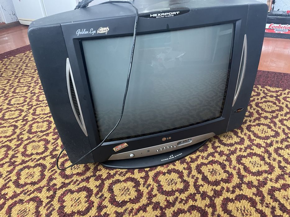 Телевізор lg стоіть без діла