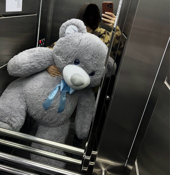 Продам плюшевого мишку огромный и качественный