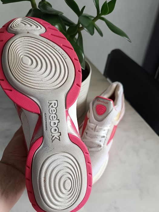 Продам кросівки NIKE жіночі
