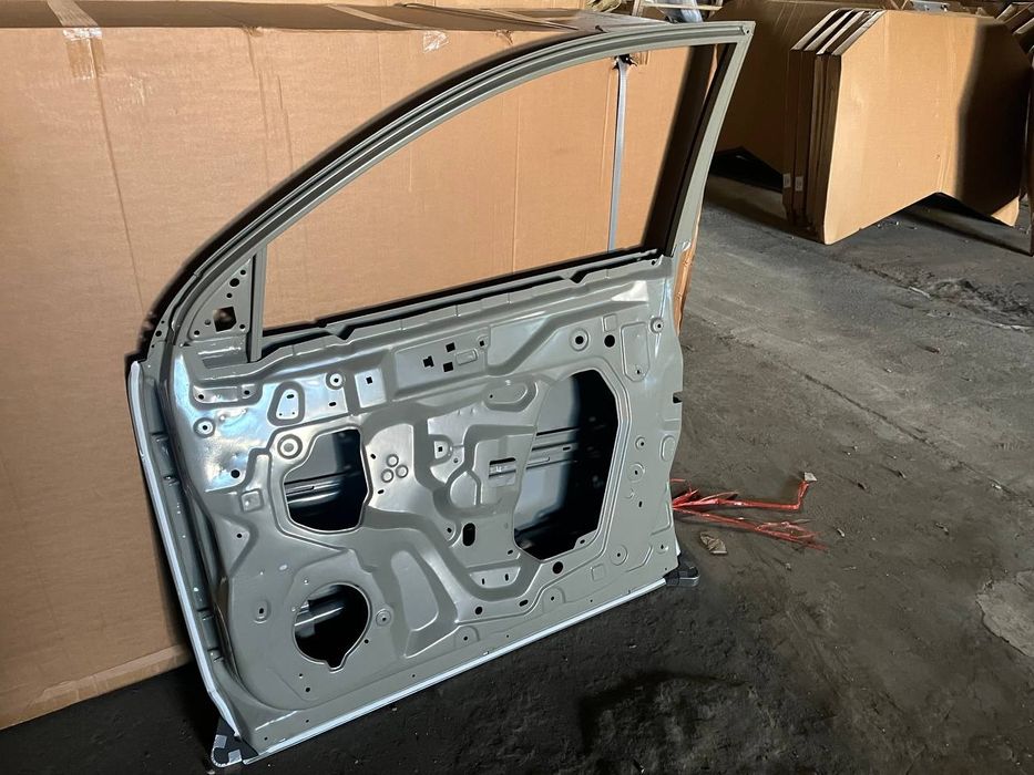 Двері пепедні права та ліва  на Nissan Rogue Sport/Qashqai 2014+
