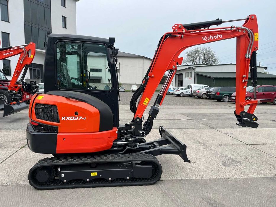 Новий міні екскаватор Kubota KX037-4