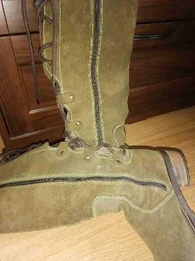 Botas altas em pele caqui Cubanas Agora 50 €
