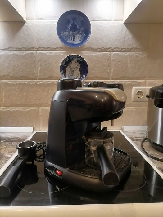 Кавоварка DeLonghi, вживана в робочому стані