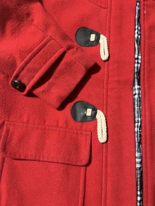 Casaco canadiana vermelho com capuz