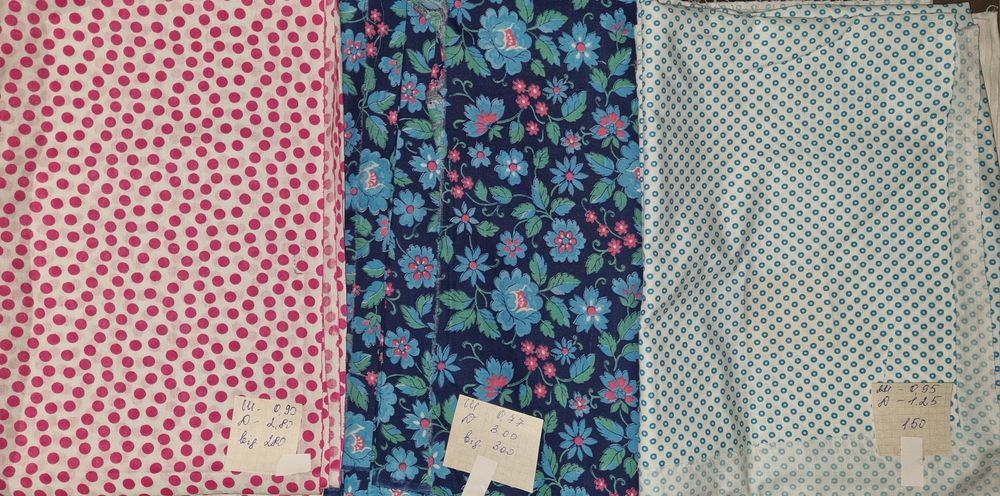 Відрізи тканини старих часів ,є різні