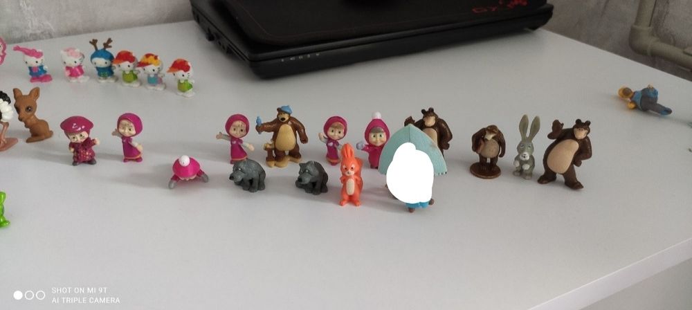 Іграшки Кіндер сюрприз, принцеси, хеллоу Кітті,  Маша та ведмідь,