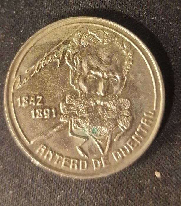 Lote de 11 moedas comemorativas portuguesas em escudos, a maioria em estado não circulado ou quase (BNC).