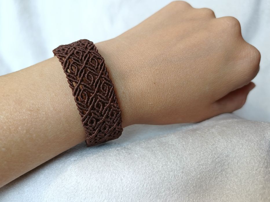 Плетений браслет макраме. Браслет з ниток. Подарунок