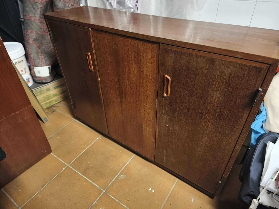 Estante em sucupira brasileira