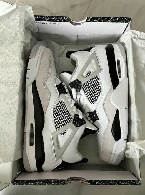 Air Jordan 4 Retro Military Black rozmiar.42