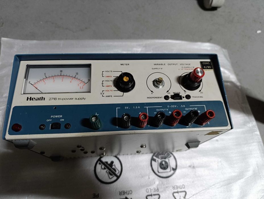 Fonte de alimentação DC Heathkit IP-2718 tensão tripla