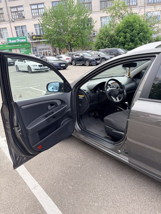 Kia Ceed 1.6 газ/бенз