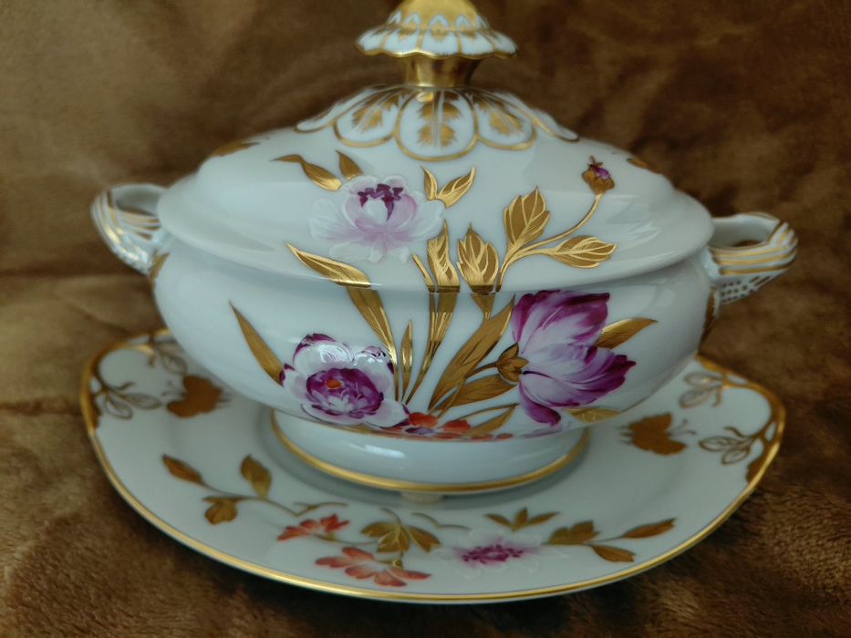 Vista Alegre Terrina Pequena com prato apresentador