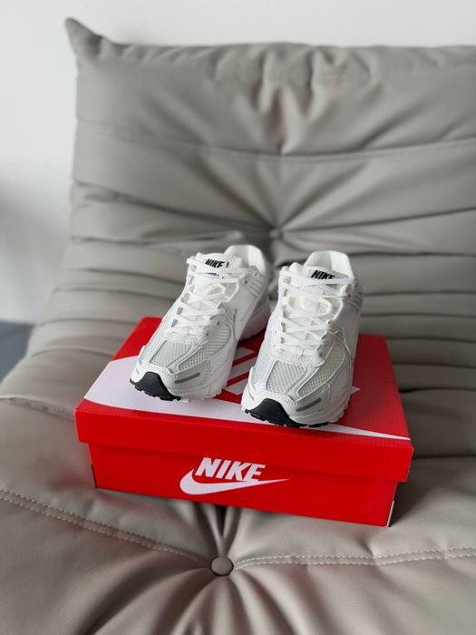 36-45 Nike Zoom Vomero 5 White