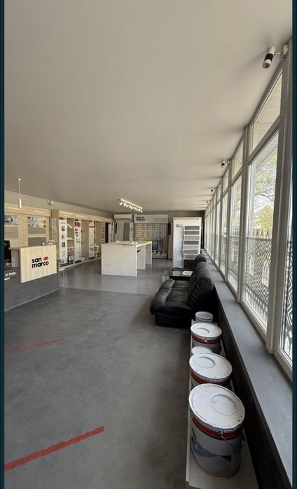 Продаєтся магазин в торгівельній частині міста