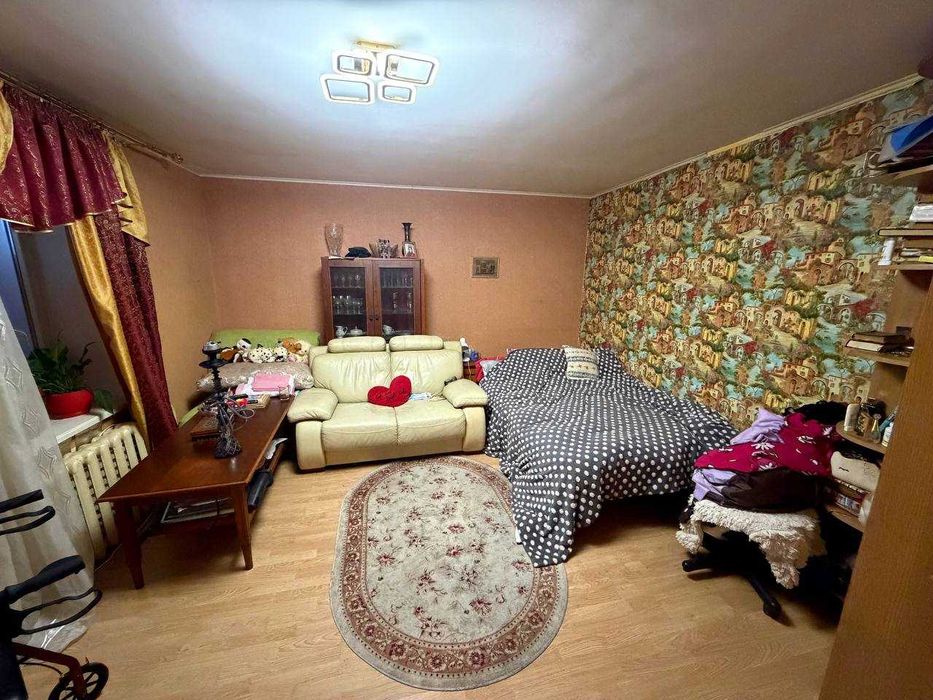 1к квартира з ремонтом в самому центрі , біля атб та зупинки , школа поруч
