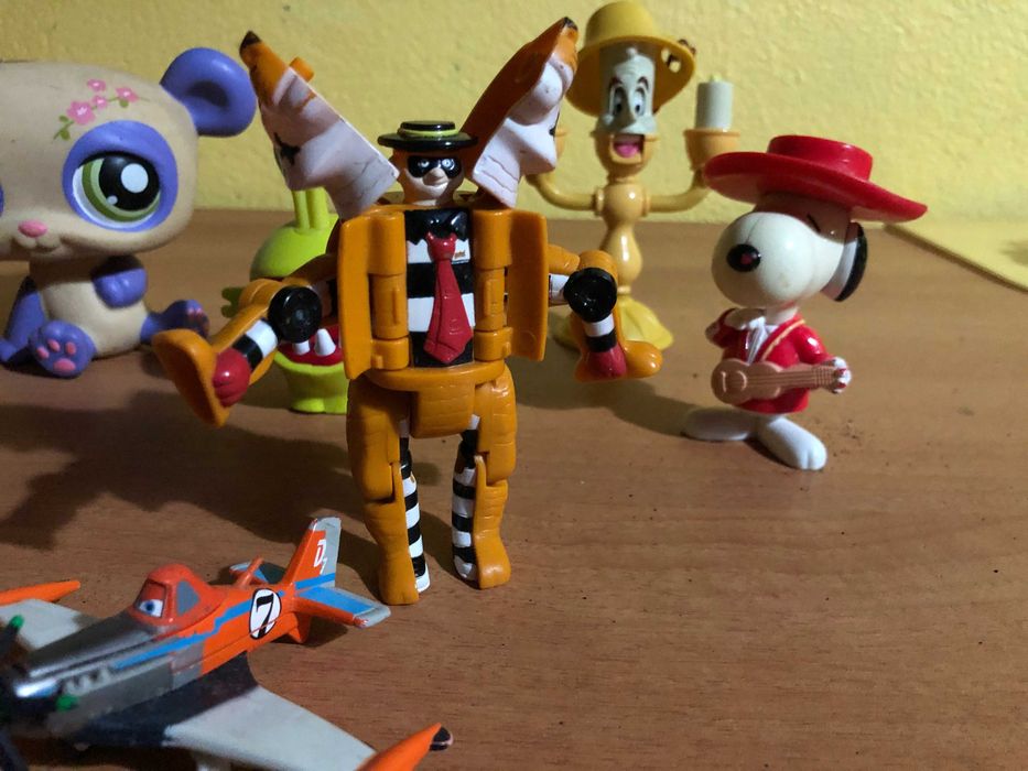 Brinquedos Variados (alguns coleccionáveis)
