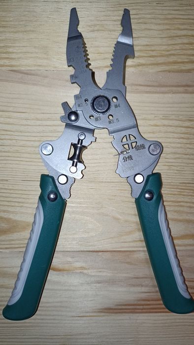 Багатофункціональний інструмент . Стриппер.