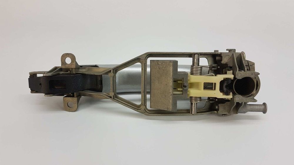 PUXADOR EXTERIOR TRASEIRO ESQUERDO VOLKSWAGEN TOUAREG (7LA) TDI R5