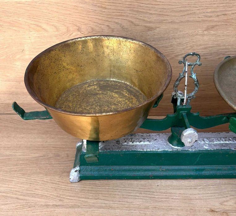 Balança de mesa antiga