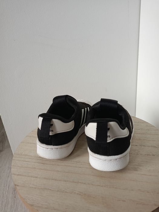 Wsuwane buty adidas super Star 23.5