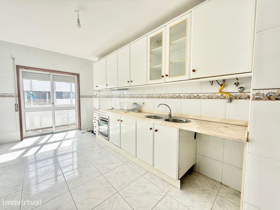T3 com 154m² | 3 Varandas | Garagem Fechada | A 2 Passos do Metro e do