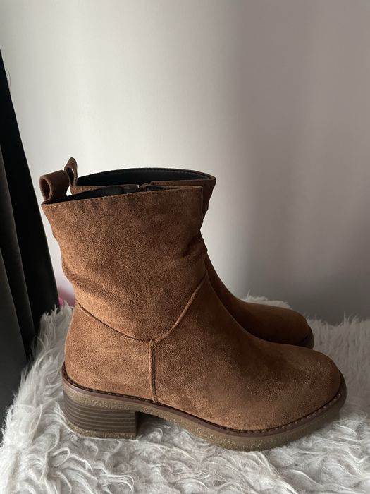 Nowe karmelowe botki rozm.36