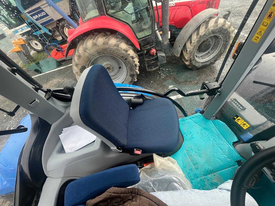 Trator New Holland T5 140 DYNAMIC COMMAND