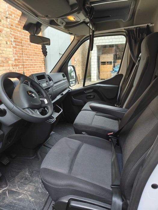 RENAULT Master, plandeka firanka, 8 palet, 2023 r.